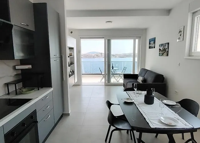 Sulmare * Brodarica (Sibenik-Knin)